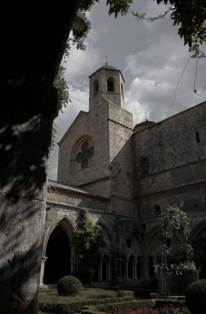 Abbaye de Fontfroide - Camping proche de Narbonne Le Pinada