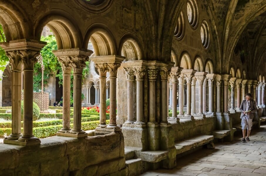 Cloitre de l'Abbaye de Fontfroide - Camping proche Narbonne Le Pinada